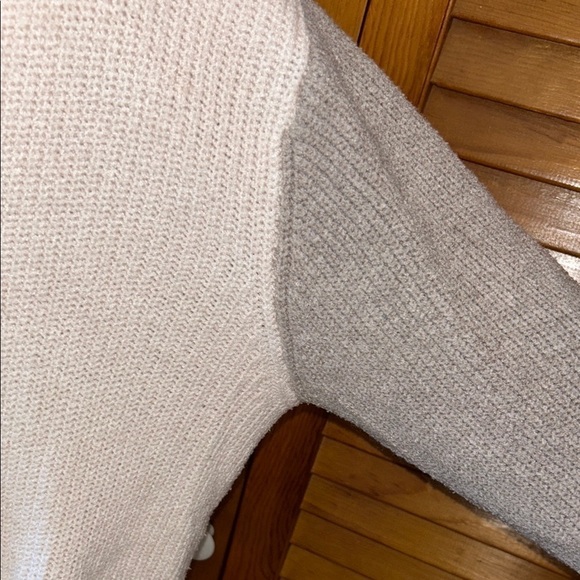 Women's White and Gray Sweater - Picture 5 of 7